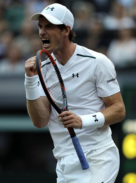 Andy Murray slaví vítzství ve 3. kole Wimbledonu