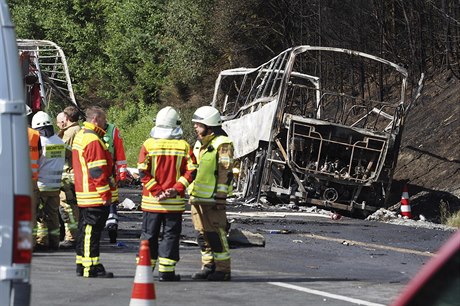 Policie poheuje 18 lidí a obává se, e pi nehod zahynuli