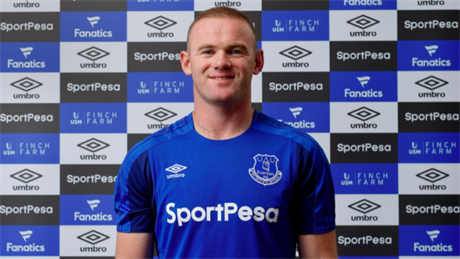 Wayne Rooney je po 13 letech opt hráem Evertonu.