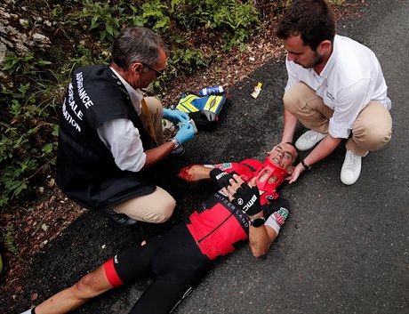 Richie Porte je po oklivém pádu ve sjezdu v péi léka.