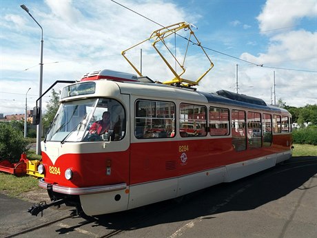 Nová podoba tramvaje T3 ze 60. let, která prola u druhou rekonstrukcí. Navrhl...