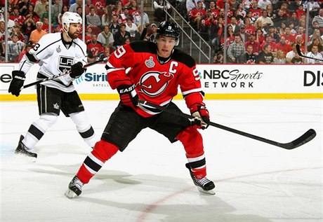 7. ZACH PARISE (MINNESOTA WILD)  98 milion dolar na 13 let. Jedna z obích...