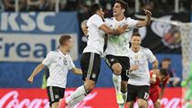 Němci Emre Can (vpravo) a Lars Stindl slaví vítězství německých mladíků na... | na serveru Lidovky.cz | aktuální zprávy