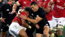Sonny Bill Williams trefuje Anthonyho Watsona. | na serveru Lidovky.cz | aktuální zprávy