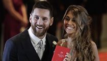 Messi se oenil se svou dlouholetou partnerkou Roccuzzovou