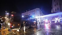 O klid v ulicích Hamburku se staralo přes 20 000 policistů, zhruba dvě stovky... | na serveru Lidovky.cz | aktuální zprávy