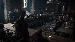 Sedmá ada seriálu Hra o trny: král severu Jon Snow  (zády, Kit Harrington).