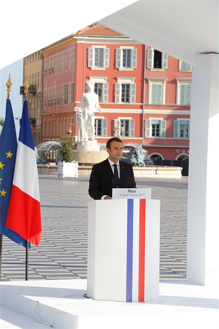 Projev Emmanuela Macrona pi výroí útoku v Nice.