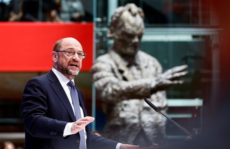 Schulz plánuje proti rebelující stední Evrop  nasadit finanní sankce.