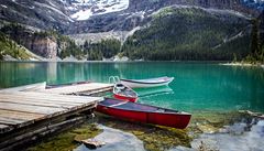 Lake O'hara ze behu. Dostat s k nmu lze pouze autobusem, na který je nutné si...