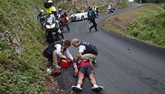 Richie Porte je jedním z ady cyklist, které museli bhem nedlní etapy...