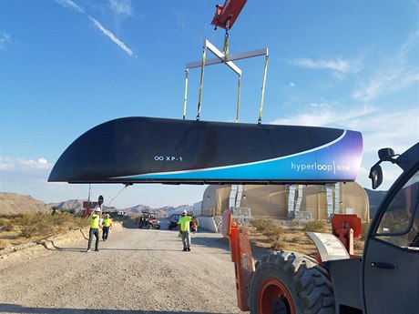 Kapsle spolenosti Hyperloop One testovaná v souasnosti na západním pobeí USA.