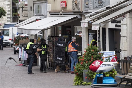 Policie uzavela centrum výcarského Schaffhausenu poté, co tam na lidi neznámý...