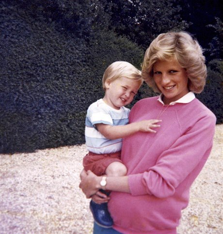 Thotná princezna Diana drí prince Williama. Za nkolik msíc se narodí princ...