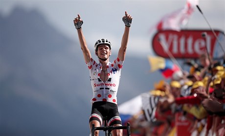 Warren Barguil v cíli 18. etapy Tour de France.