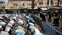 Smyslem protestn modlitby je vynutit si pvodn uspodn. Podle muslim...