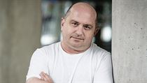 V básni musí být iracionální prvek. Jakmile se nad poezií moc přemýšlí, je to... | na serveru Lidovky.cz | aktuální zprávy