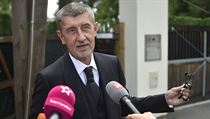 Šéf hnutí ANO Andrej Babiš hovoří s novináři před svatbou. | na serveru Lidovky.cz | aktuální zprávy