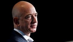 Jeff Bezos pi svém projevu ve Washingtonu