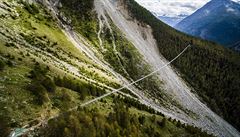 Nový most dlouhý 494 metr visí ve výce 85 metr nad místem, které zpsobovalo...