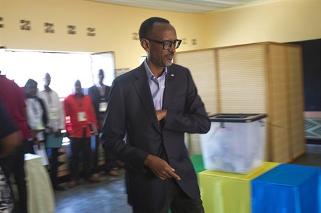 První mu Rwandy bývá oznaován za vojenského génia a vynikajícího stratéga.