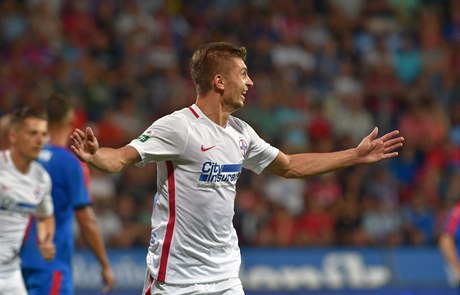 Florin Tanase z FCSB se raduje z gólu na 3:1 proti Plzni.