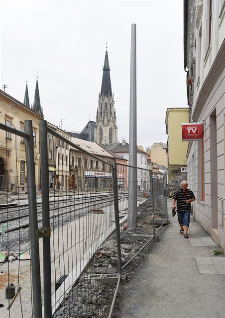 Jeden z trolejových sloup v centru Olomouce.