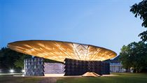 Pavilon večer září do tmy jako maják a láká k návštěvě | na serveru Lidovky.cz | aktuální zprávy