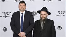 Obrácený Csanád Szegedi (vlevo) a rabín Báruch Oberlander. Obrácený Csanád Szegedi (vlevo) a rabín Báruch Oberlander.
