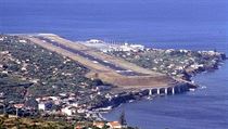 Letiště MADEIRA, Funchal, Portugalsko - Letiště na Madeiře je vklíněno mezi... | na serveru Lidovky.cz | aktuální zprávy