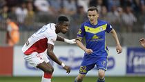 Simon Deli (vlevo) v souboji s Michajlem Gordeičukem z BATE. | na serveru Lidovky.cz | aktuální zprávy