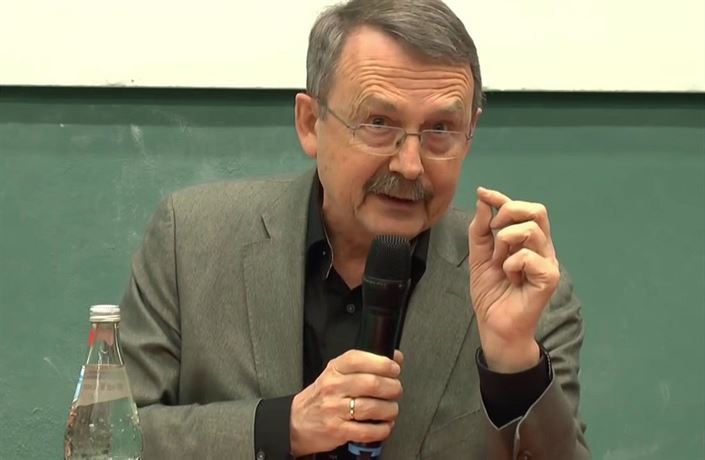 Wolfgang Streeck, nmeck sociolog a emeritn editel Max-Planck-Institut fr...