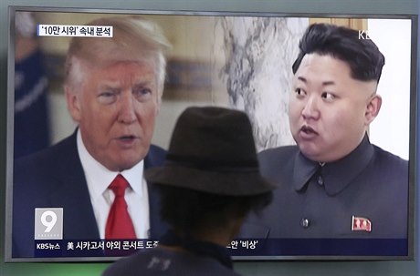 Americký prezident Donald Trumpa a severokorejský vdce Kim ong-un v...