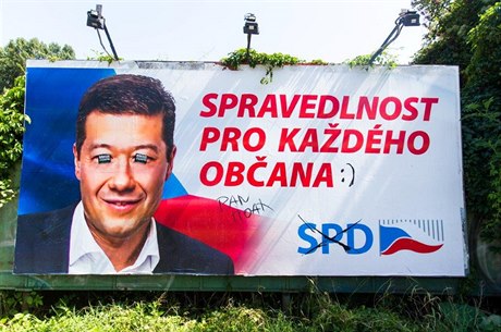 Tomio Okamura není sám, kdo potapetoval republiku billboardy. Podrobnosti...