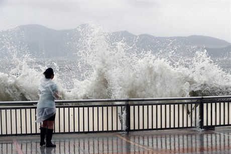 Vítr podle meteorolog v poledne místního asu dosahoval 126 kilometr v hodin.