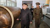 Severokorejsk vdce Kim ong-un pi nvtv Akademie obrannch studi.