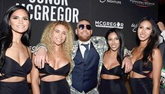 Conor McGregor slaví svoji poráku.