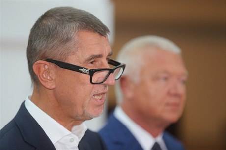 Andrej Babi a Jaroslav Faltýnek na tiskové konferenci v souvislosti se...