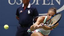 Karolna Plkov ve 2. kole US Open proti Nicole Gibbsov.
