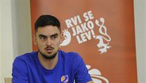 Český basketbalista Tomáš Satoranský hovoří s novináři 30. srpna v rumunské... | na serveru Lidovky.cz | aktuální zprávy