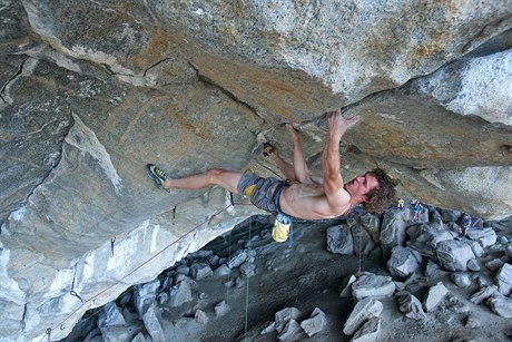 Sportovní lezec Adam Ondra (na snímku) vylezl 3. záí v norském Flatangeru...