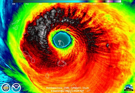 Ostrov Barbuda v oku hurikánu Irma.