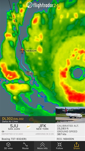 Let Delta 402 vyuil mezeru ve struktue hurikánu.