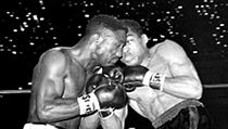 Kubánský boxer Sugar Ramos (vpravo), jenž zemřel v neděli 3. září ve věku 75... | na serveru Lidovky.cz | aktuální zprávy