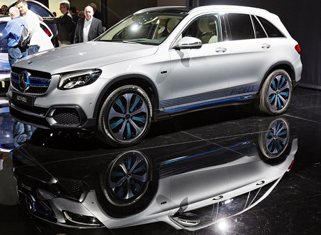 Vodíkový Mercedes GLC F-Cell na autosalonu ve Frankfurtu.