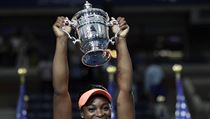 Sloane Stephens po vtznm finle US Open s trofej