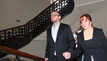 Jana Nečasová přichází k soudu v doprovodu manžela Petra Nečase. | na serveru Lidovky.cz | aktuální zprávy