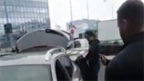 Taxikáři vyhánějí řidiče Uberu z letiště, | na serveru Lidovky.cz | aktuální zprávy