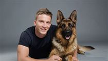Kapitán Majer (Juraj Bača) a vlčák Rex. | na serveru Lidovky.cz | aktuální zprávy