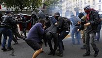 V Paříži policie vodními děly rozháněla anarchisty, kteří provázeli odborářskou... | na serveru Lidovky.cz | aktuální zprávy